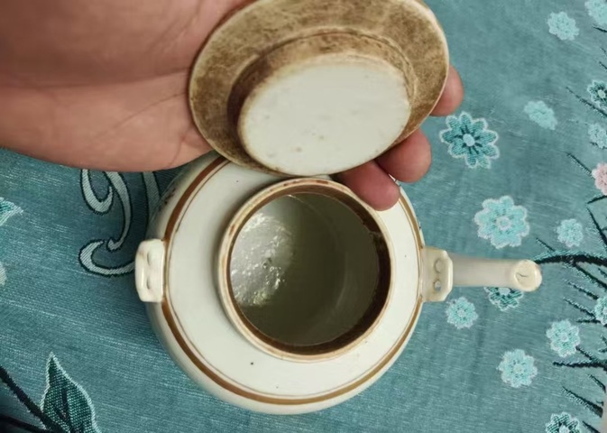 古玩陶瓷民國新粉彩人物提梁壺真品鑒賞圖