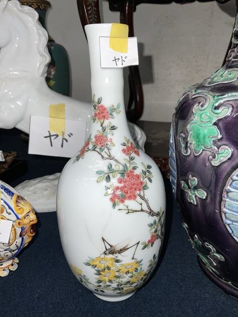 古玩陶瓷蟲草紋粉彩瓶真品鑒賞圖