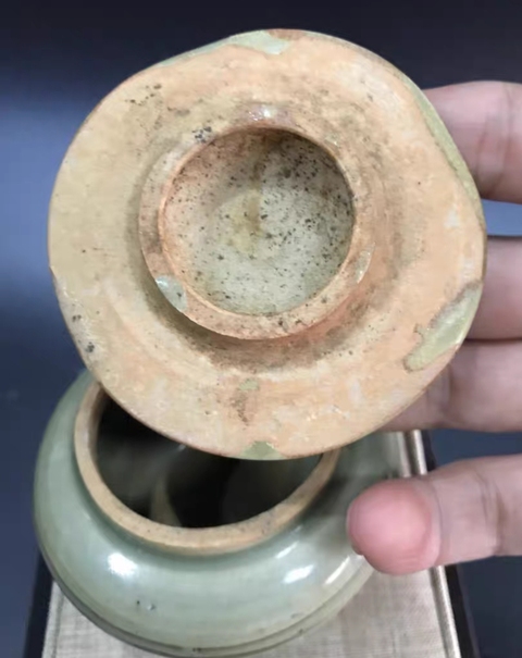 古玩陶瓷龍泉窯青釉蓋罐真品鑒賞圖