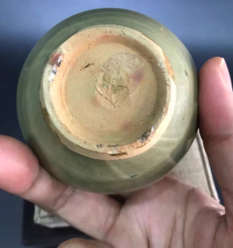 古玩陶瓷龍泉窯青釉蓋罐真品鑒賞圖