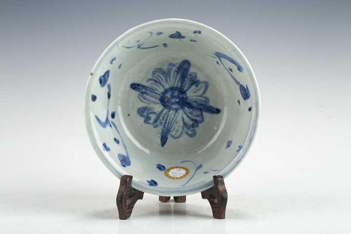 古玩陶瓷明早·青花纏枝花卉紋碗拍賣，當前價格468元