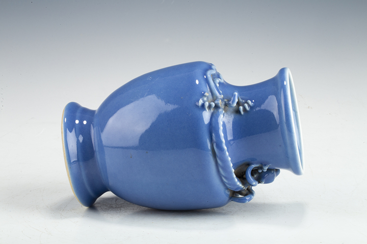 古玩陶瓷清晚·天藍釉堆塑螭龍瓶真品鑒賞圖