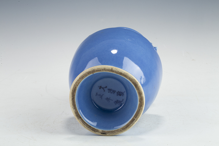 古玩陶瓷清晚·天藍釉堆塑螭龍瓶真品鑒賞圖