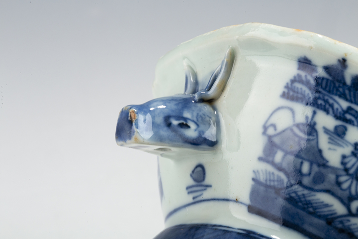 古玩陶瓷清乾隆·青花山水樓閣紋食盒拍賣，當(dāng)前價格1128元