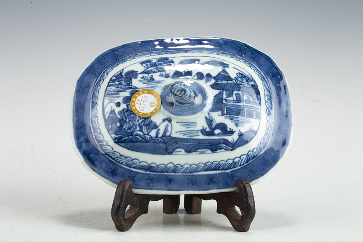 古玩陶瓷清乾隆·青花山水樓閣紋食盒拍賣，當(dāng)前價格1128元