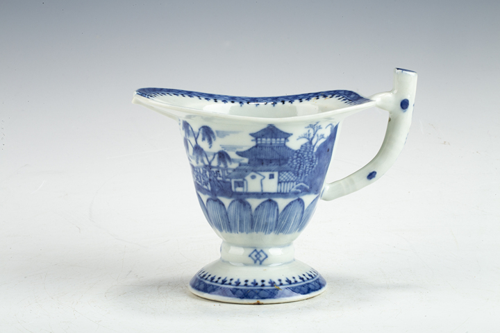 古玩陶瓷清中·青花山水樓閣紋奶杯拍賣，當前價格1316元