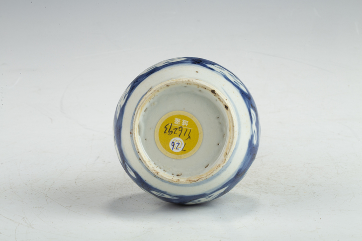 古玩陶瓷清中·青花留白云龍三現紋長頸瓶拍賣，當前價格752元