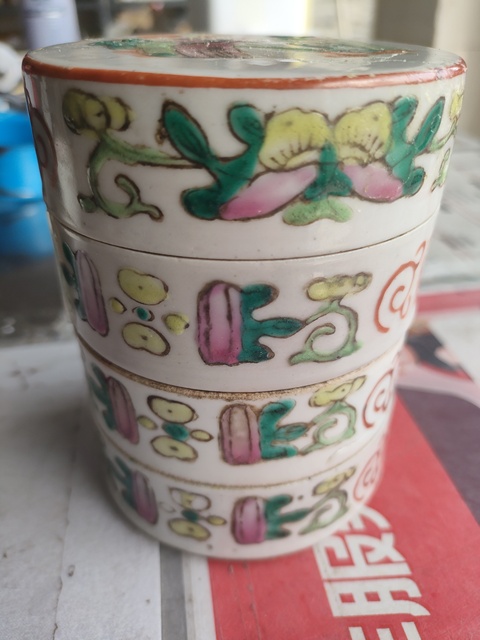 古玩陶瓷瓜蝶連綿囍字紋疊盒真品鑒賞圖