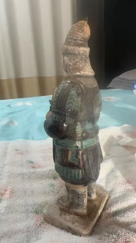 古玩陶瓷三彩陶俑真品鑒賞圖