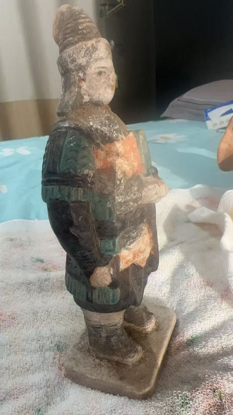 古玩陶瓷三彩陶俑真品鑒賞圖