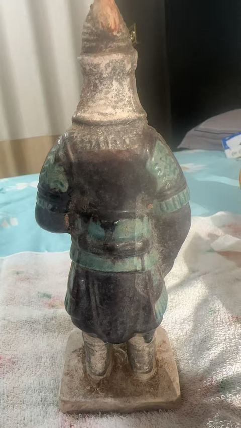 古玩陶瓷三彩陶俑真品鑒賞圖