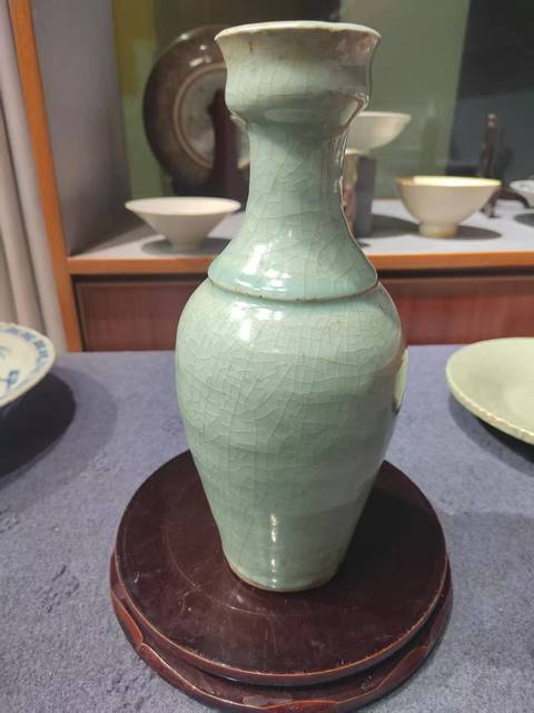 古玩陶瓷明代·青釉洗口瓶 真品鑒賞圖