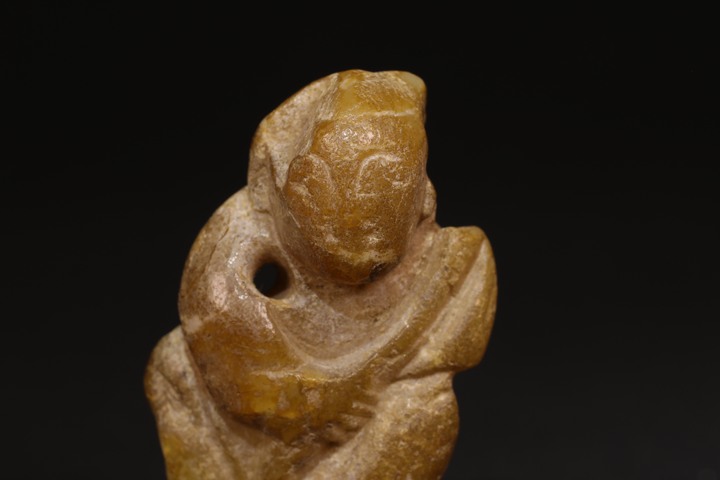 古玩玉器地方料童子掛件真品鑒賞圖