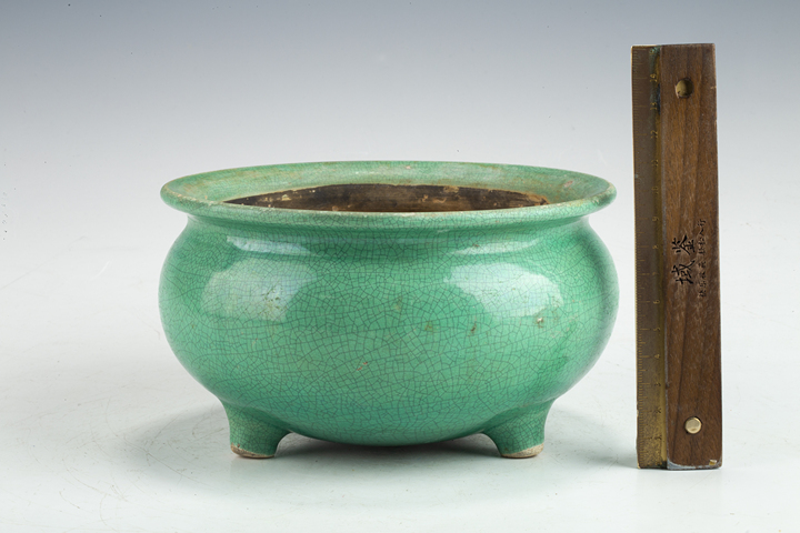 古玩陶瓷民國·綠哥釉三足爐真品鑒賞圖