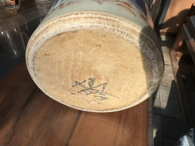 古玩陶瓷青花礬紅人物故事紋撇口瓶真品鑒賞圖