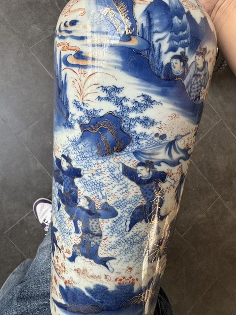 古玩陶瓷青花礬紅人物故事紋撇口瓶真品鑒賞圖