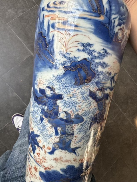 古玩陶瓷青花礬紅人物故事紋撇口瓶真品鑒賞圖