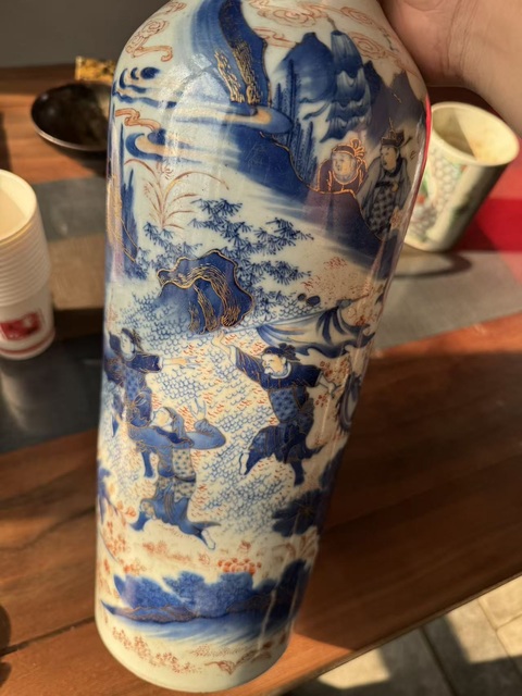 古玩陶瓷青花礬紅人物故事紋撇口瓶真品鑒賞圖