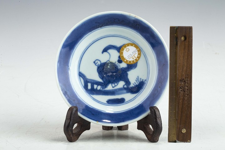 古玩陶瓷清早·青花麒麟紋小盤真品鑒賞圖