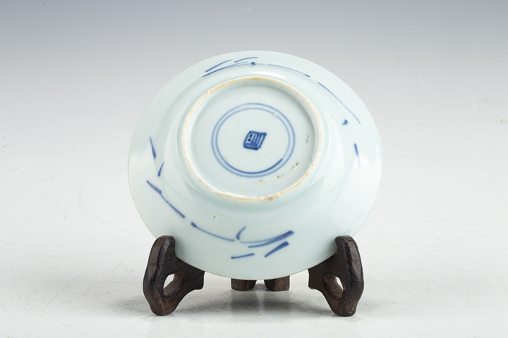 古玩陶瓷清早·青花麒麟紋小盤真品鑒賞圖