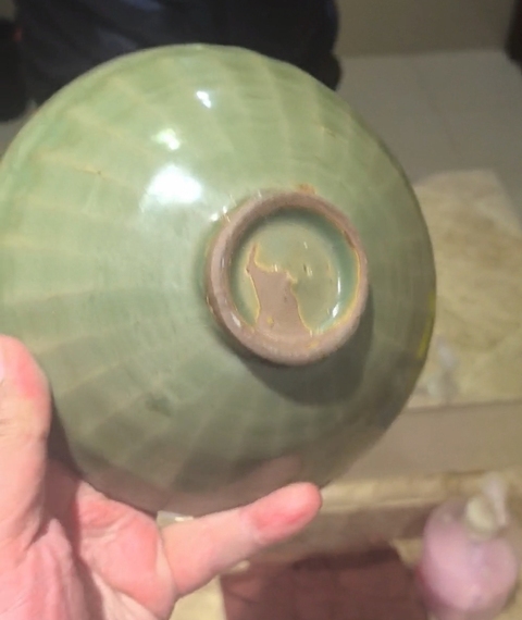 古玩陶瓷龍泉窯青釉碗真品鑒賞圖