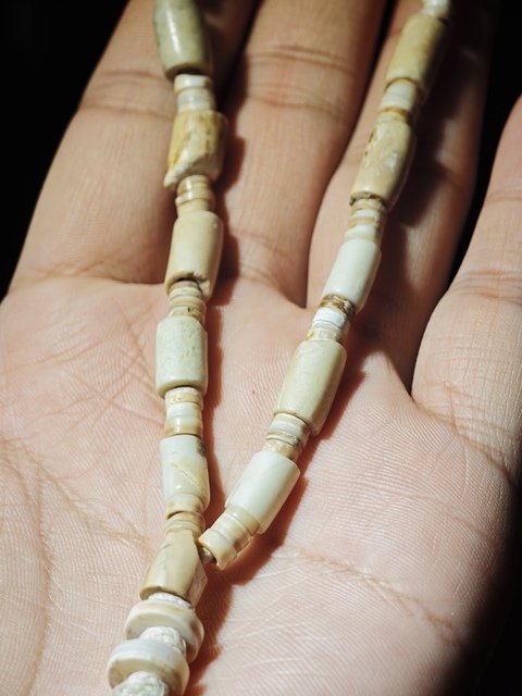 古玩玉器老硨磲項飾真品鑒賞圖