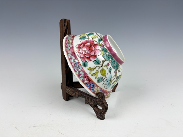 古玩陶瓷民國·粉彩鳳紋牡丹托八寶花口碗拍賣，當前價格396元