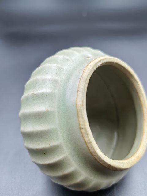 古玩陶瓷龍泉窯青釉罐真品鑒賞圖