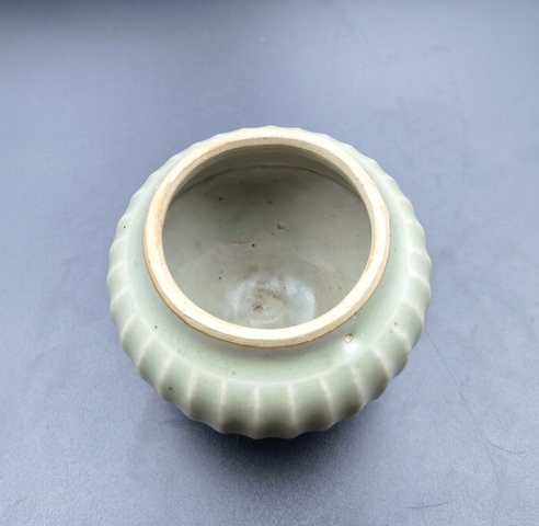 古玩陶瓷龍泉窯青釉罐真品鑒賞圖