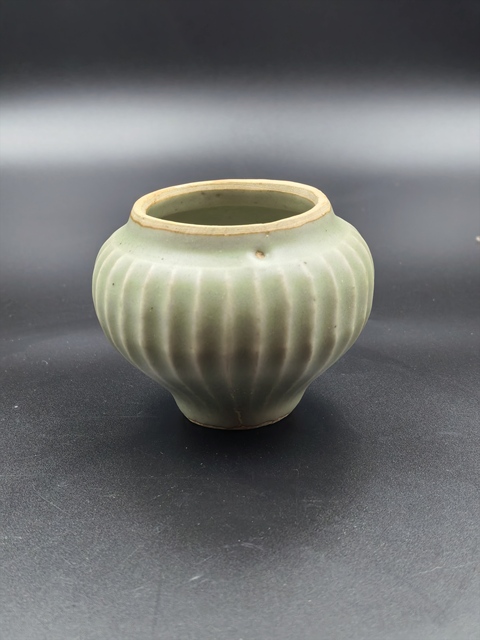 古玩陶瓷龍泉窯青釉罐真品鑒賞圖