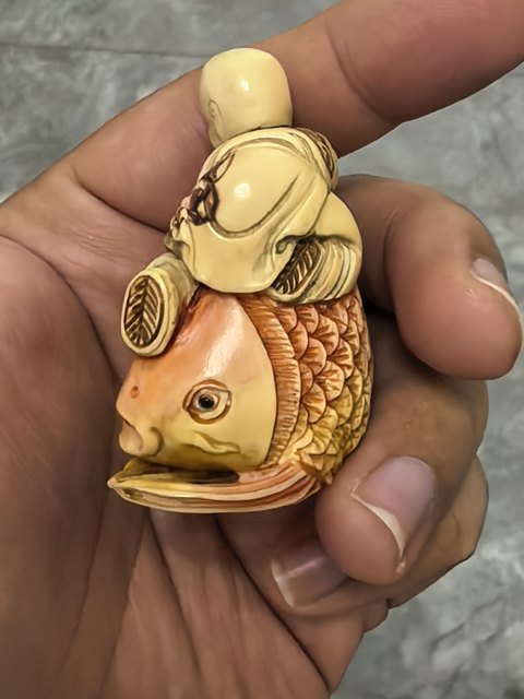 古玩雜項猛犸象牙童子抱魚真品鑒賞圖