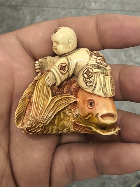 古玩雜項猛犸象牙童子抱魚真品鑒賞圖