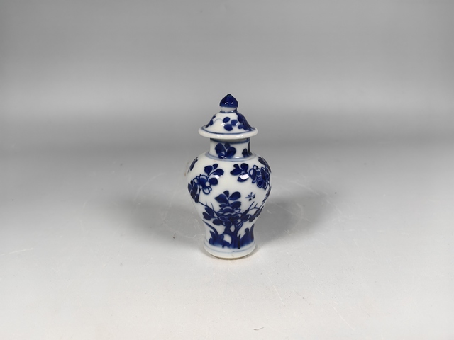 古玩陶瓷康熙纏枝花卉紋小將軍罐真品鑒賞圖