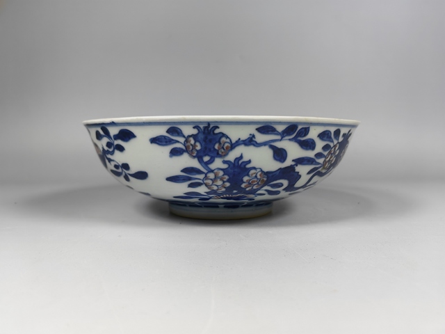 古玩陶瓷清嘉慶青花釉里紅三多紋碗真品鑒賞圖