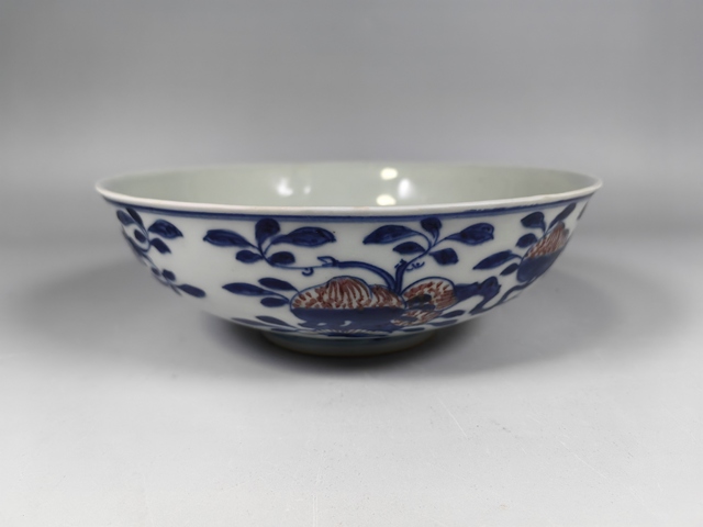 古玩陶瓷清嘉慶青花釉里紅三多紋碗真品鑒賞圖