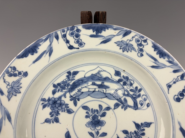 古玩陶瓷清康熙·青花葡萄紋花卉盤拍賣，當(dāng)前價(jià)格525元