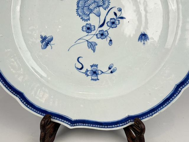 古玩陶瓷清中期·青花三多紋折沿花口大盤拍賣，當前價格558元