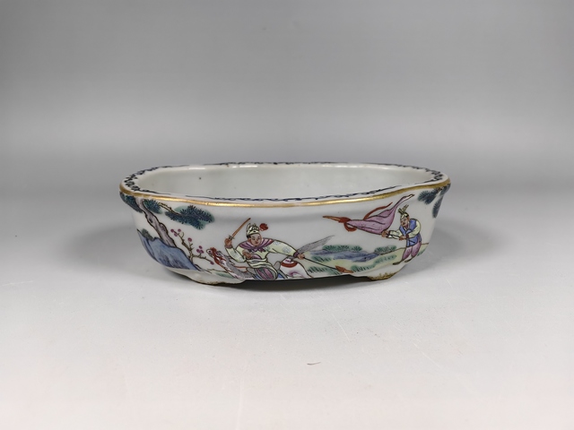 古玩陶瓷民國(guó)粉彩三國(guó)人物故事紋海棠水仙盆真品鑒賞圖