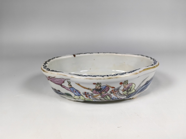 古玩陶瓷民國(guó)粉彩三國(guó)人物故事紋海棠水仙盆真品鑒賞圖