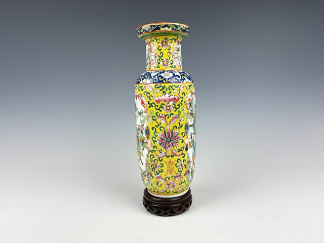 古玩陶瓷晚清·黃地洋彩三國人物紋瓶真品鑒賞圖