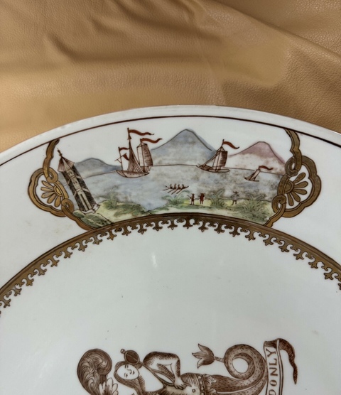 古玩陶瓷徽章瓷盤真品鑒賞圖