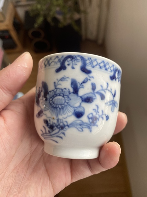 古玩陶瓷乾隆青花杯真品鑒賞圖