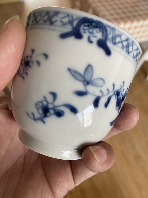 古玩陶瓷乾隆青花杯真品鑒賞圖