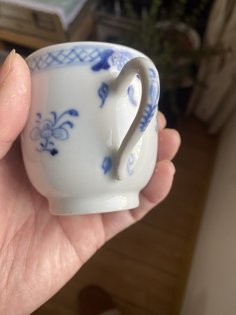 古玩陶瓷乾隆青花杯真品鑒賞圖