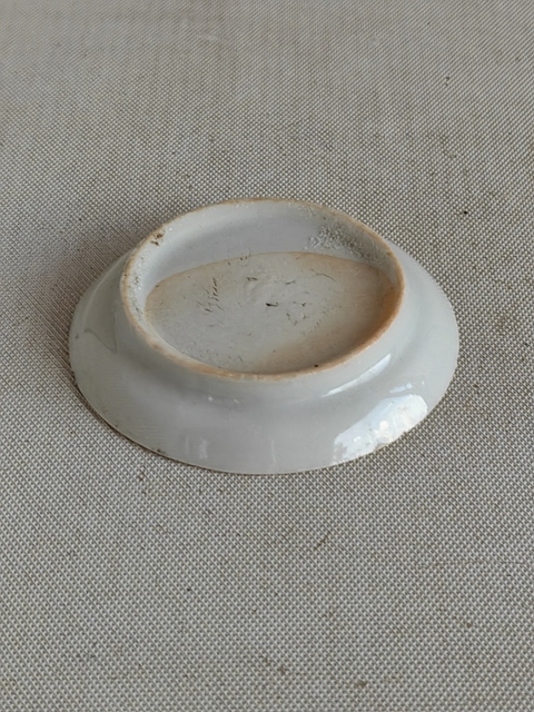 古玩陶瓷紅綠彩盤真品鑒賞圖