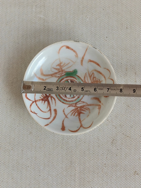 古玩陶瓷紅綠彩盤真品鑒賞圖