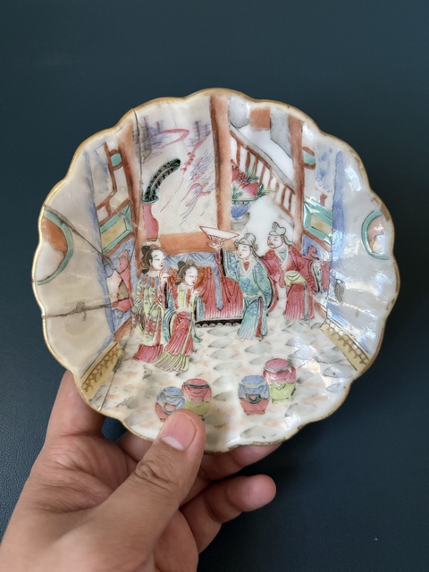 古玩陶瓷清·同治人物故事細路粉彩花口盤拍賣，當前價格950元