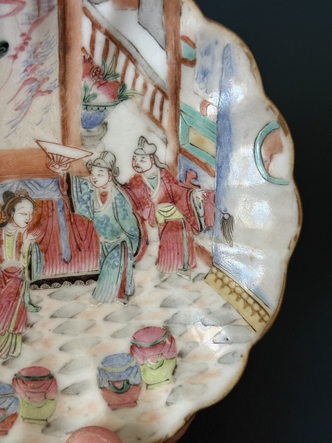 古玩陶瓷清·同治人物故事細路粉彩花口盤拍賣，當前價格950元