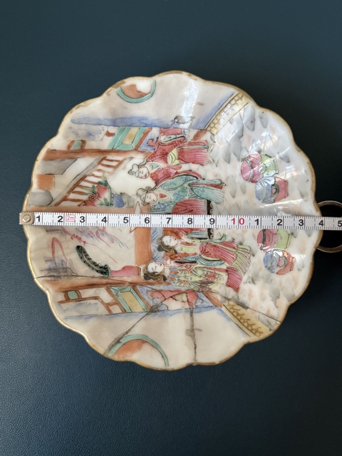 古玩陶瓷清·同治人物故事細路粉彩花口盤拍賣，當前價格950元