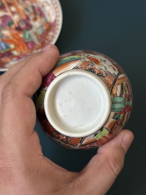 古玩陶瓷清·乾隆錦地開窗滿大人廣彩杯碟套拍賣，當前價格2000元